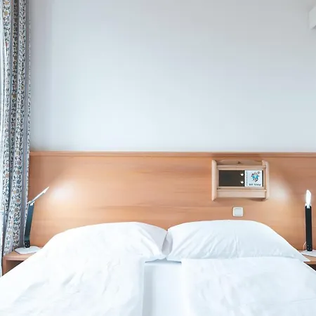 Hotel Seminarzentrum Stift Schlaegl 3*