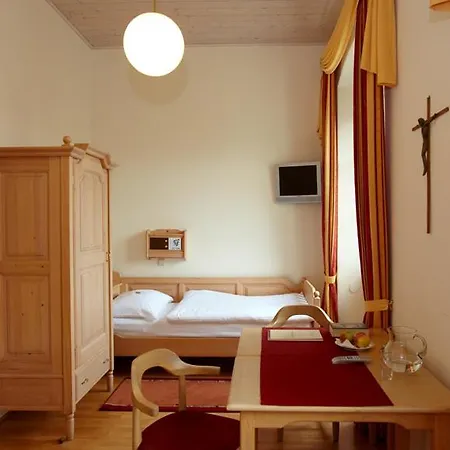 Otel Seminarzentrum Stift Schlaegl